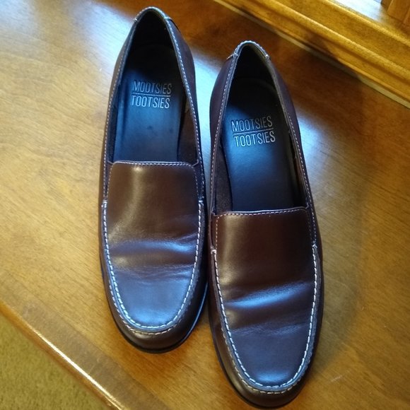 Mootsie Tootsie's Teddi 2 Brown Loafers Size 6 - Picture 2 of 6